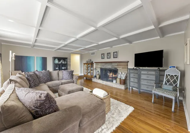 Photo 1 of Single Family Residence at 1001 Geneva Rd, Saint Charles, IL 60174 | MLS# 12565251 | | Sold on 2026-03-31
