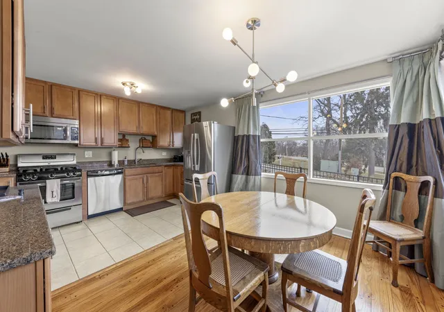 Photo 3 of Single Family Residence at 1001 Geneva Rd, Saint Charles, IL 60174 | MLS# 12565251 | | Sold on 2026-03-31