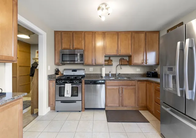 Photo 4 of Single Family Residence at 1001 Geneva Rd, Saint Charles, IL 60174 | MLS# 12565251 | | Sold on 2026-03-31