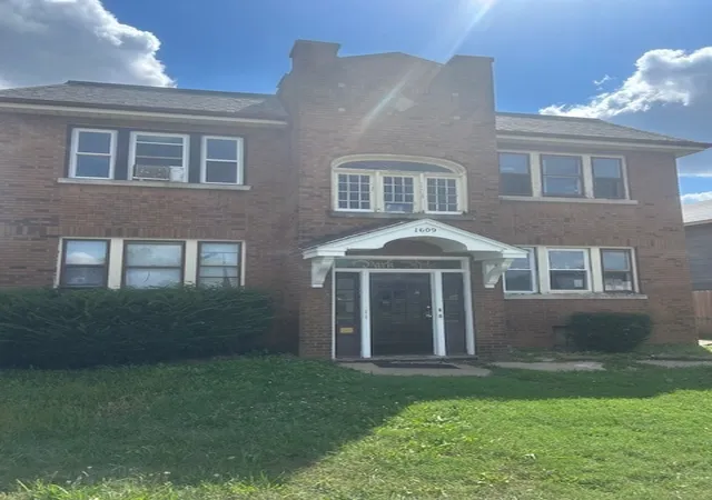2nd image of 1609 17th Ave, Rockford, IL 61104 | MLS# 12566120