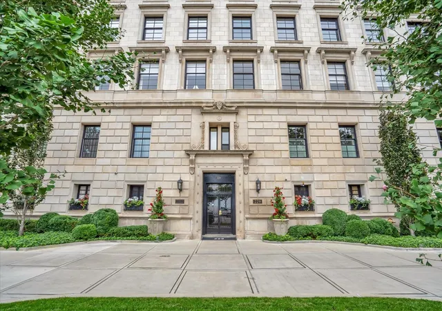 3rd image of 229 E Lake Shore Dr, Chicago, IL 60611