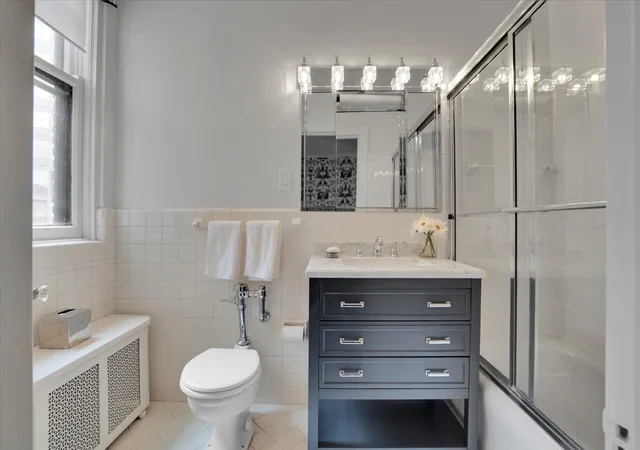 2nd image of 229 E Lake Shore Dr, Chicago, IL 60611