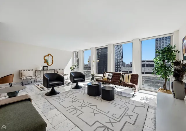 2nd image of 111 E Chestnut St #21F, Chicago, IL 60611 | MLS# 12567622