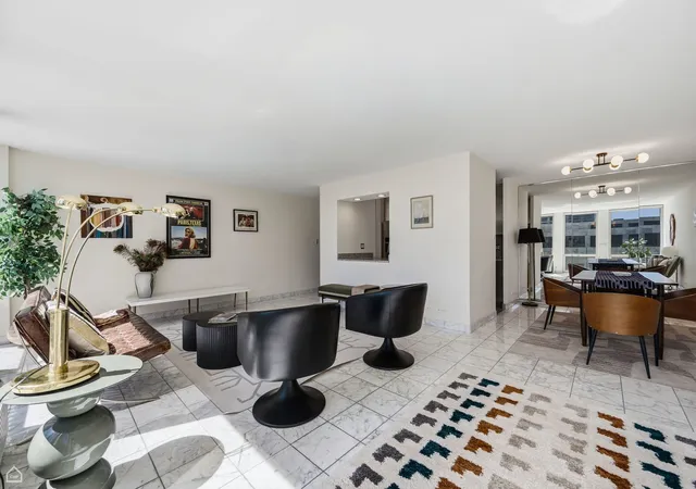 4th image of 111 E Chestnut St #21F, Chicago, IL 60611 | MLS# 12567622