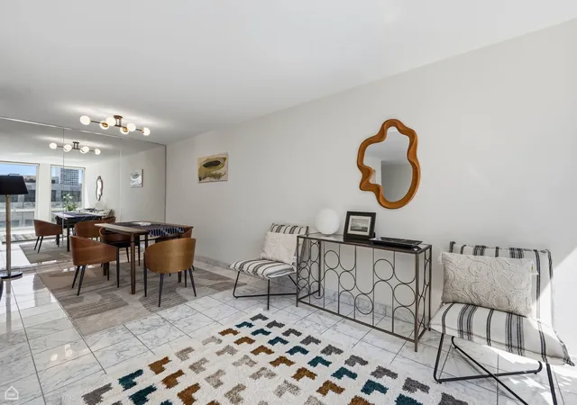 5th image of 111 E Chestnut St #21F, Chicago, IL 60611 | MLS# 12567622