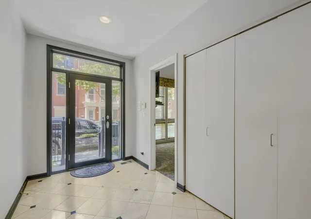 Photo 3 of Townhouse for sale at 481 N Clinton St, Chicago, IL 60654 | MLS# 12567829 | Listing updated on 2026-10-09