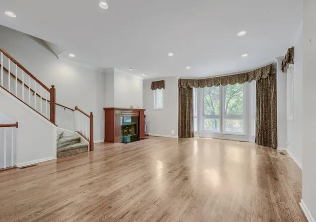 Photo 4 of Townhouse for sale at 481 N Clinton St, Chicago, IL 60654 | MLS# 12567829 | Listing updated on 2026-10-09