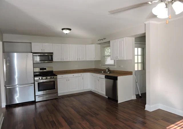 2nd image of 18 E Rocket Cir, Park Forest, IL 60466 | MLS# 12567923