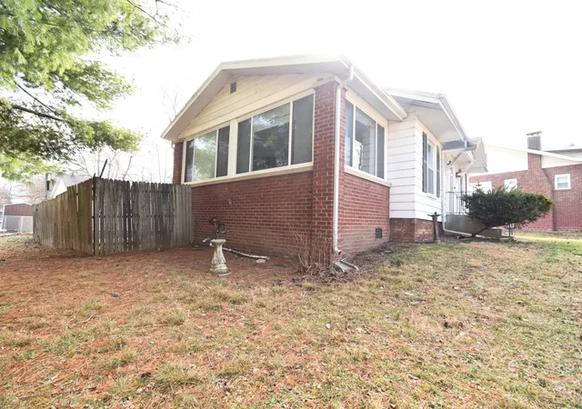 Photo 2 of Single family home for sale at 1715 Oakland Ave, Mt Vernon, IL 62864 | MLS# 12567959 | Listing updated on 2026-09-06