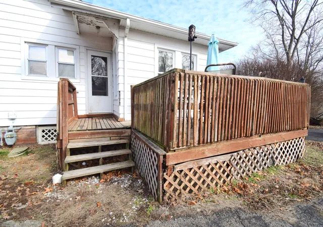 Photo 4 of Single family home for sale at 1715 Oakland Ave, Mt Vernon, IL 62864 | MLS# 12567959 | Listing updated on 2026-09-06