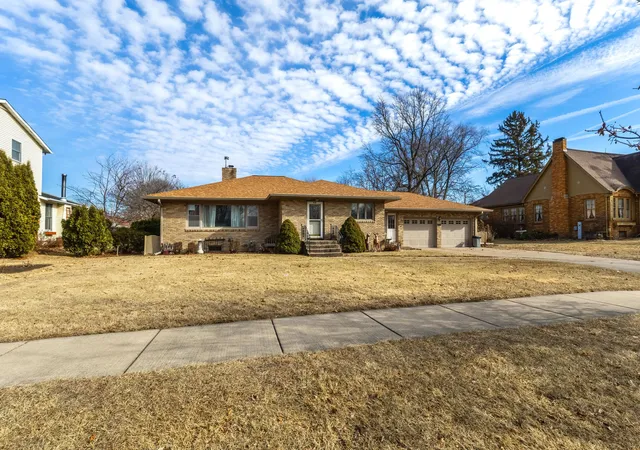 Photo 2 of Single family home for sale at 838 S State St, Geneseo, IL 61254 | MLS# 12568024 | Listing updated on 2026-09-06