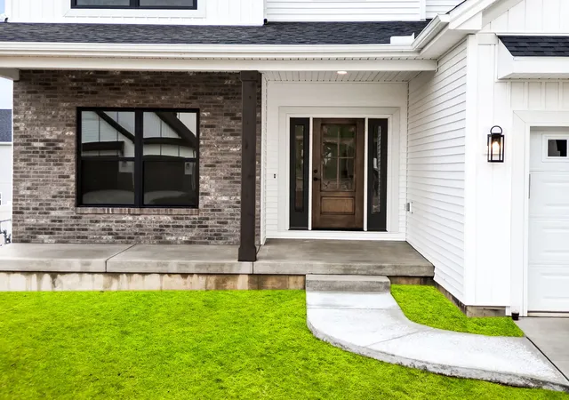 Photo 2 of Single family home for sale at 5211 Castlebar Dr, Bloomington, IL 61705 | MLS# 12570251 | Listing updated on 2026-09-12