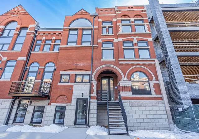 Homes for sale in Chicago, IL | 505 W Elm Ave #7, Chicago, IL 60610 | MLS# 12571244