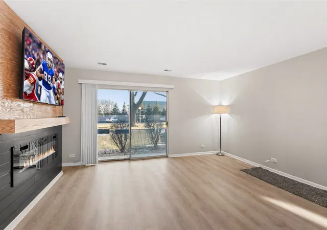 Photo 4 of Condominium at 4819 W 109th Street #3-103, Oak Lawn, IL 60453 | MLS# 12572237 | | Sold on 2026-05-15