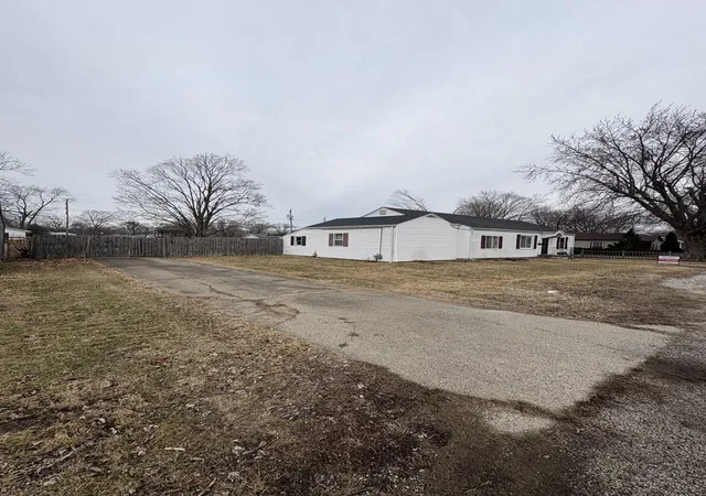 Photo 2 of Sale Pending at 1430 Meitzler St, Tilton, IL 61833 | MLS# 12572399 | Listing updated on 2026-09-17