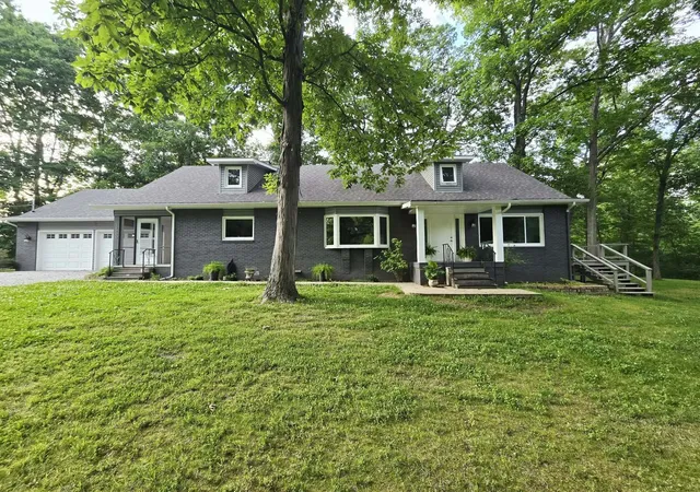 Homes for sale in Mt Vernon, IL | 14700 N Allen Ln, Mt Vernon, IL 62864 | MLS# 12572591