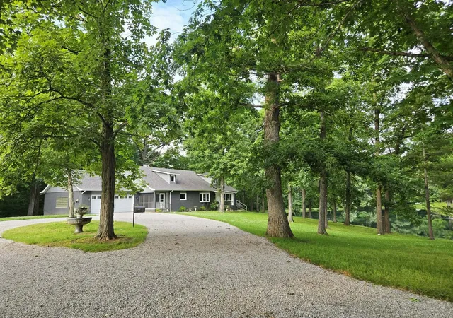Homes for sale in Mt Vernon, IL | 14700 N Allen Ln, Mt Vernon, IL 62864 | MLS# 12572591