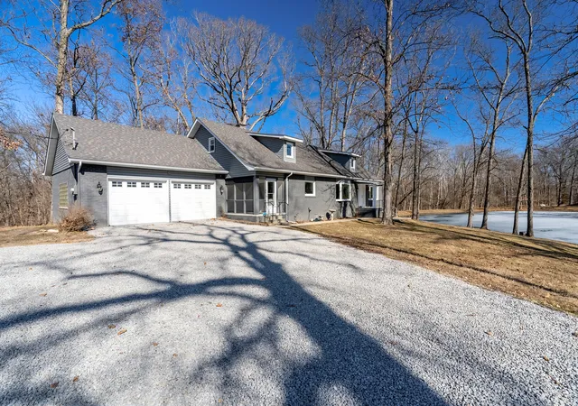 Homes for sale in Mt Vernon, IL | 14700 N Allen Ln, Mt Vernon, IL 62864 | MLS# 12572591