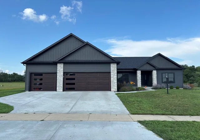 Photo 1 of Single family home for sale at 606 N Beacon Hl Cir, Urbana, IL 61802 | MLS# 12572775 | Listing updated on 2026-10-01