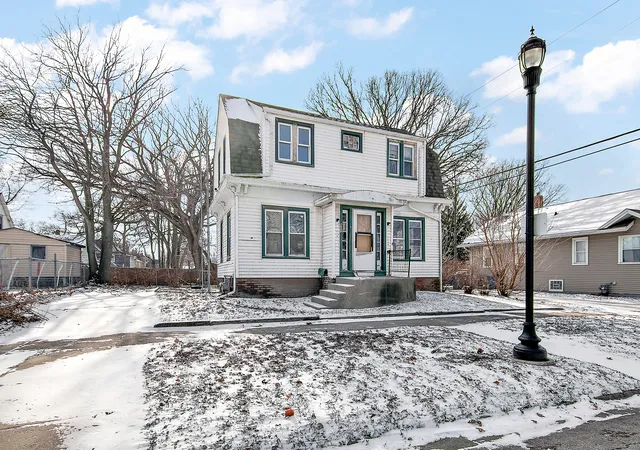 Homes for sale in Kankakee, IL | 860 E Bourbonnais St, Kankakee, IL 60901 | MLS# 12572889