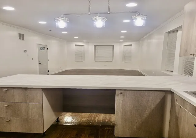 Listing Photo 5 - Condo for sale in building located at 7254 S Lafayette Ave, Chicago, IL 60621