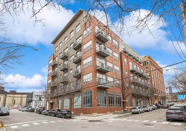 1st image of 824 W Superior St #303, Chicago, IL 60642 | MLS# 12573352