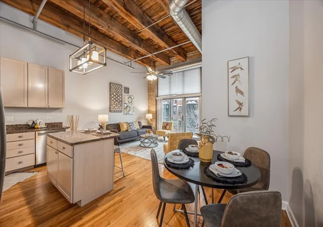 3rd image of 824 W Superior St #303, Chicago, IL 60642 | MLS# 12573352