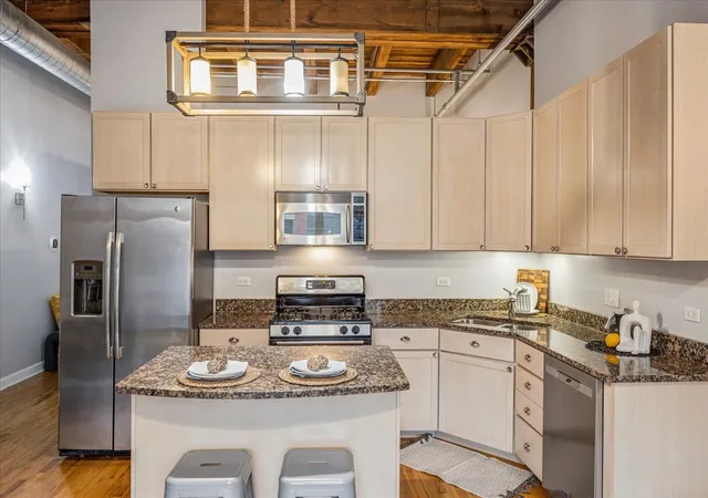 4th image of 824 W Superior St #303, Chicago, IL 60642 | MLS# 12573352