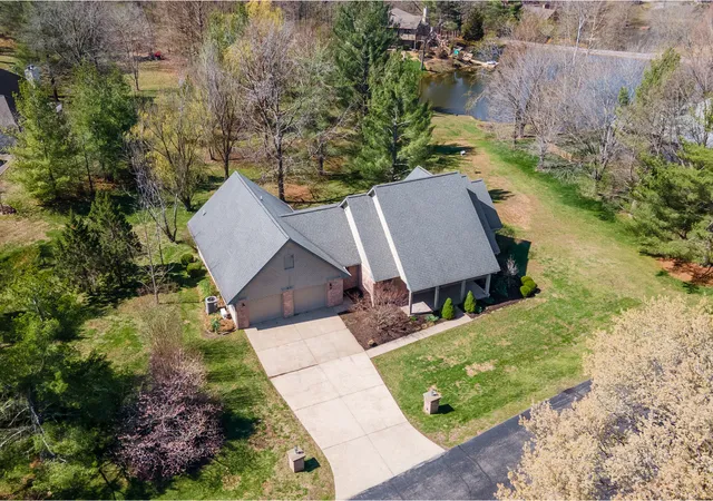 Photo 3 of Single family home for sale at 15 Lake Indian Hills Cir, Carbondale, IL 62901 | MLS# 12573377 | Listing updated on 2026-09-16