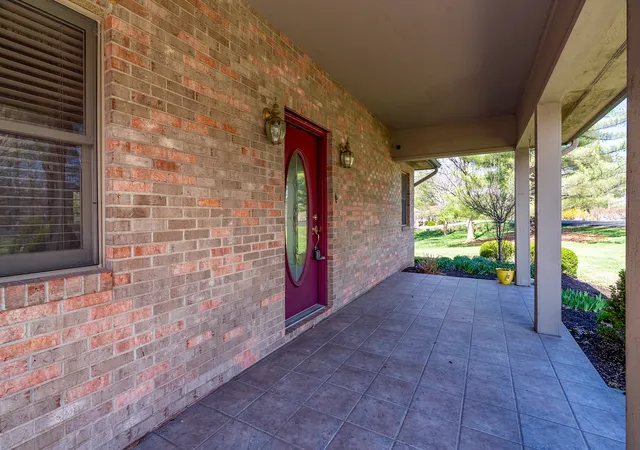 Photo 4 of Single family home for sale at 15 Lake Indian Hills Cir, Carbondale, IL 62901 | MLS# 12573377 | Listing updated on 2026-09-16