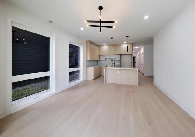Photo 2 of Multi family home for sale at 6025 S Prairie Ave, Chicago, IL 60637 | MLS# 12573524 | Listing updated on 2026-10-28