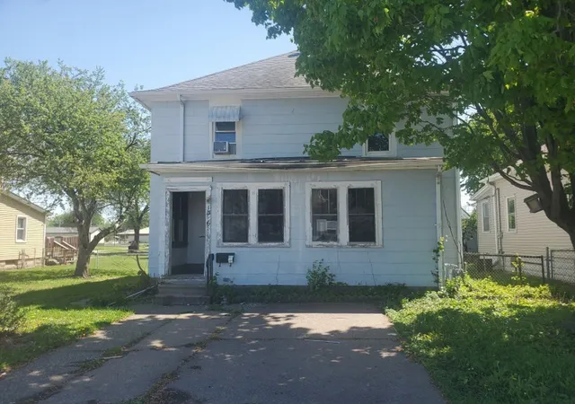 Homes for sale in East Moline, IL | 1306 17th St, East Moline, IL 61244 | MLS# 12573948