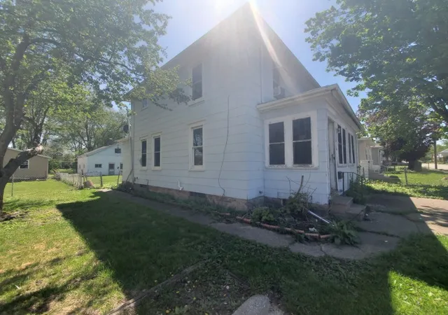 Homes for sale in East Moline, IL | 1306 17th St, East Moline, IL 61244 | MLS# 12573948