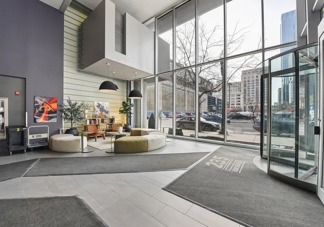 4th image of 235 W Van Buren St, Chicago, IL 60607