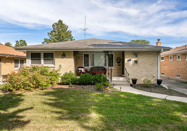 Photo 1 of Single family home for sale at 937 Robinhood Ln, La Grange Park, IL 60526 | MLS# 12574179 | Listing updated on 2026-10-02