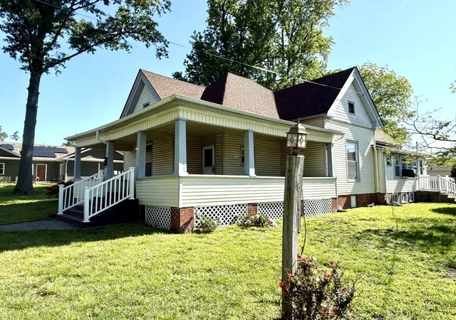 2nd image of 811 N Market St, Marion, IL 62959 | MLS# 12574275