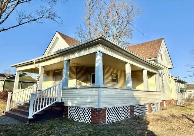 Photo 3 of Single family home for sale at 811 N Market St, Marion, IL 62959 | MLS# 12574275 | Listing updated on 2026-10-01