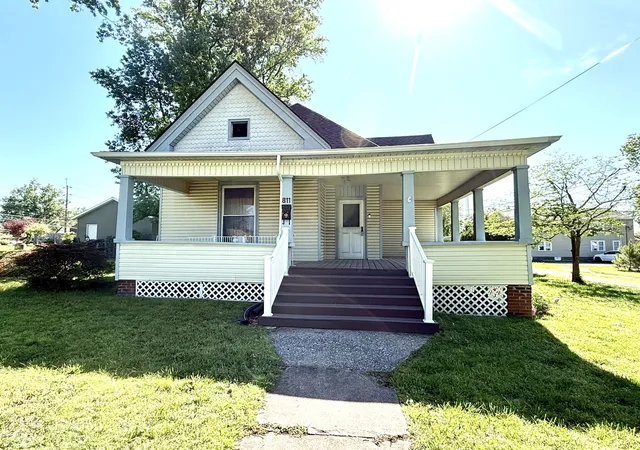1st image of 811 N Market St, Marion, IL 62959 | MLS# 12574275