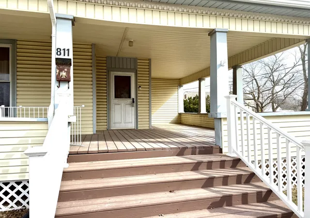 Photo 3 of Single family home for sale at 811 N Market St, Marion, IL 62959 | MLS# 12574275 | Listing updated on 2026-10-26