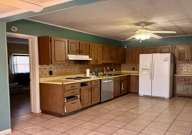 Photo 4 of Single family home for sale at 811 N Market St, Marion, IL 62959 | MLS# 12574275 | Listing updated on 2026-10-26