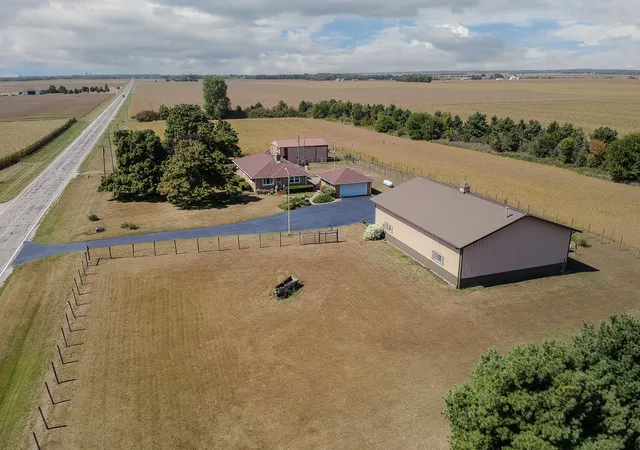 Photo 4 of Single family home for sale at 29428 E 500 North Rd, Leroy, IL 61752 | MLS# 12574279 | Listing updated on 2026-09-30