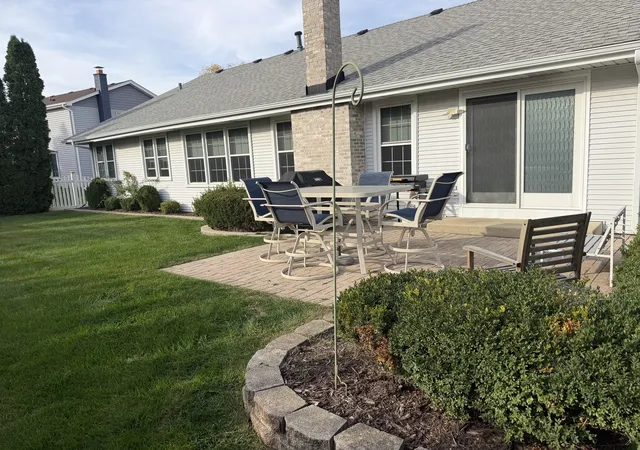 Photo 2 of Single family home for sale at 179 Farmgate Dr, Schaumburg, IL 60193 | MLS# 12574306 | Listing updated on 2026-10-21