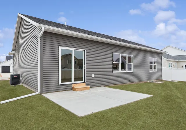 Photo 2 of Single family home for sale at 4618 W 12th Street, Davenport, IA 52804 | MLS# 12575074 | Listing updated on 2026-05-15