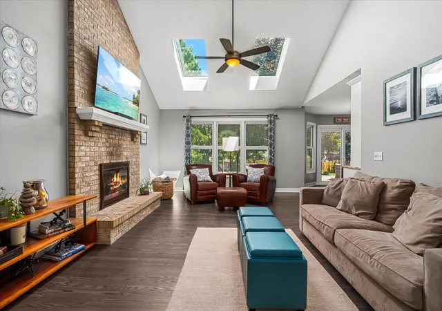 4th image of 3712 Falkner Dr, Naperville, IL 60564 | MLS# 12575298