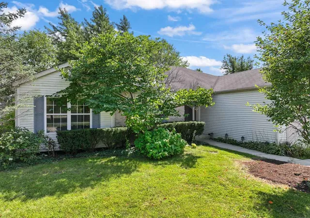 Photo 3 of Single family home for sale at 5805 Castlewood Trl, Mc Henry, IL 60050 | MLS# 12575314 | Listing updated on 2026-09-30
