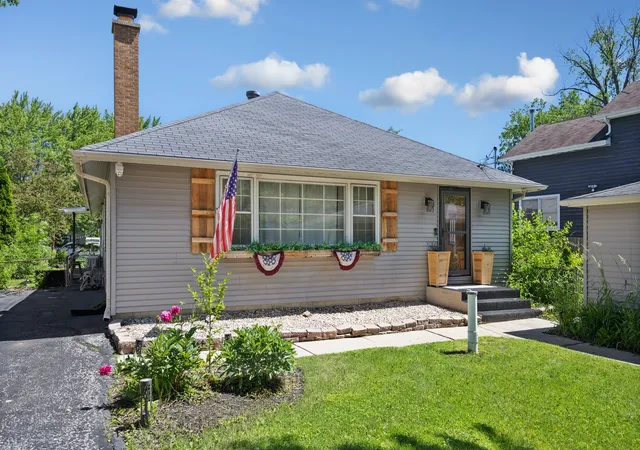Homes for sale in Ingleside, IL | 26278 W Blackhawk Ave, Ingleside, IL 60041 | MLS# 12575356