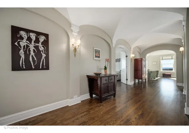 Homes for sale in Chicago, IL | 3500 N Lake Shore Dr, Chicago, IL 60657