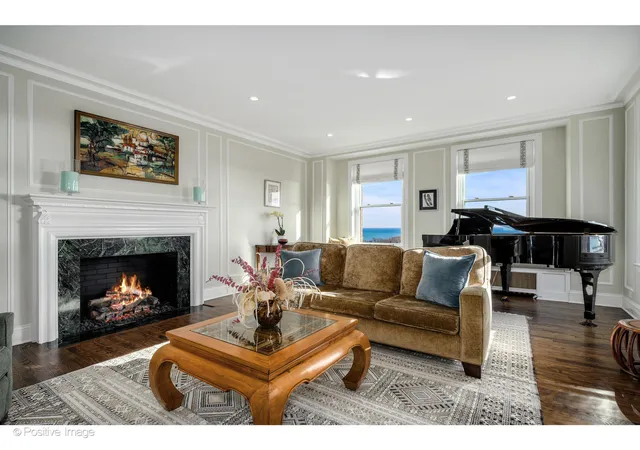 Homes for sale in Chicago, IL | 3500 N Lake Shore Dr, Chicago, IL 60657