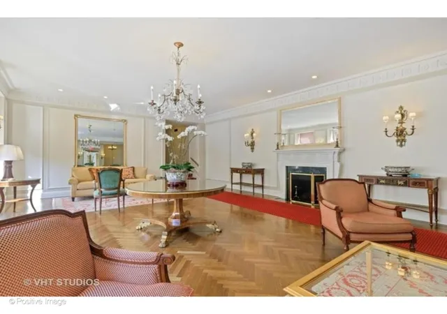 Homes for sale in Chicago, IL | 3500 N Lake Shore Drive, Chicago, IL 60657 | Houzeo