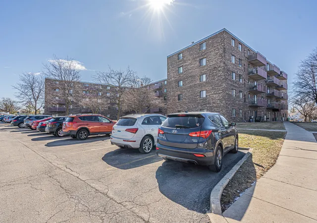 Homes for sale in Schaumburg, IL | (undisclosed), Schaumburg, IL 60193 | Houzeo